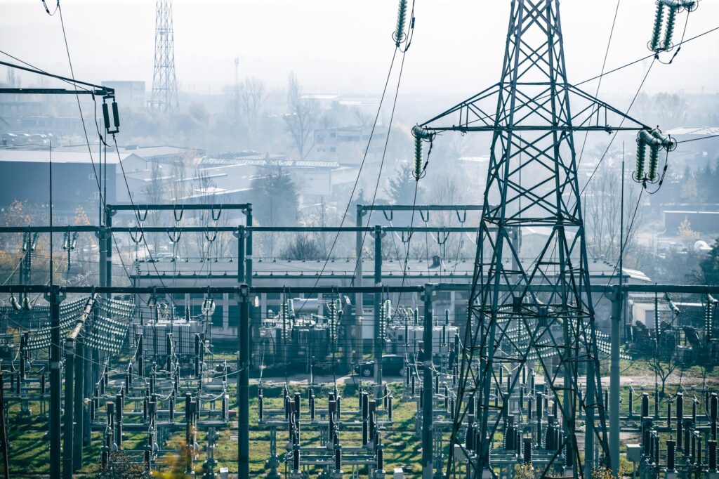 Страните от ЕС планират да намалят финансирането на енергийните мрежи 2 power transmission station