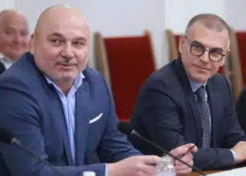 Фискалният съвет препоръча военните и полицаите да плащат осигуровки още тази година