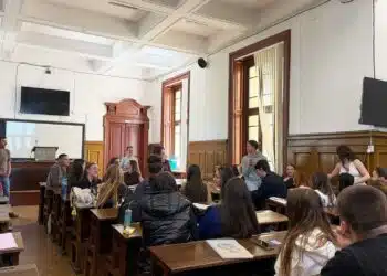 Журналисти срещу тролове: Студенти се учат да разпознават фалшиви новини с ролева игра