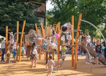 Откриха изцяло обновена детска площадка в Габрово (снимки)