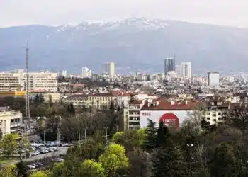 Чуждестранните инвестиции в България скачат четирикратно от старта на 2026 г. (Графика) 4 Чуждестранните инвестиции в България скачат четирикратно от старта на 2026 г. (Графика)