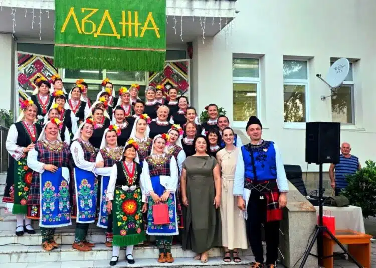 Международният творчески лагер в Ивайловград завърши с пъстър празник на фолклора 1 11 a0b63d7c