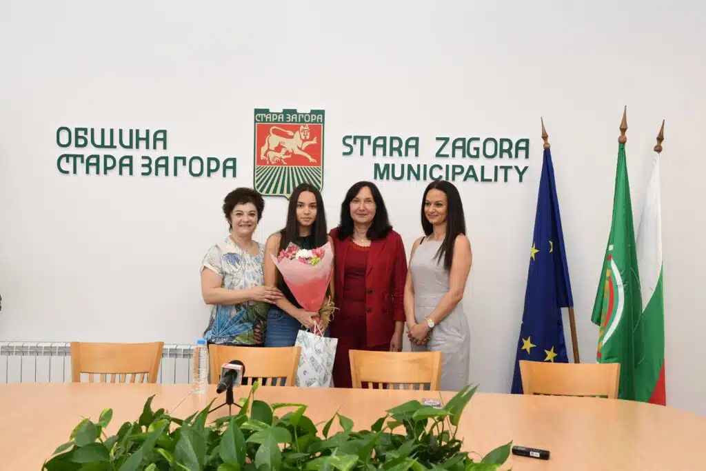 Единствената пълна отличничка на НВО за 7. клас извън София е от Стара Загора 1 3 c7470530