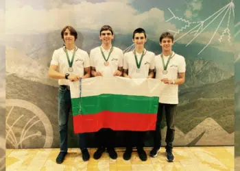 Наши ученици се върнаха с пет медала по физика от международна олимпиада