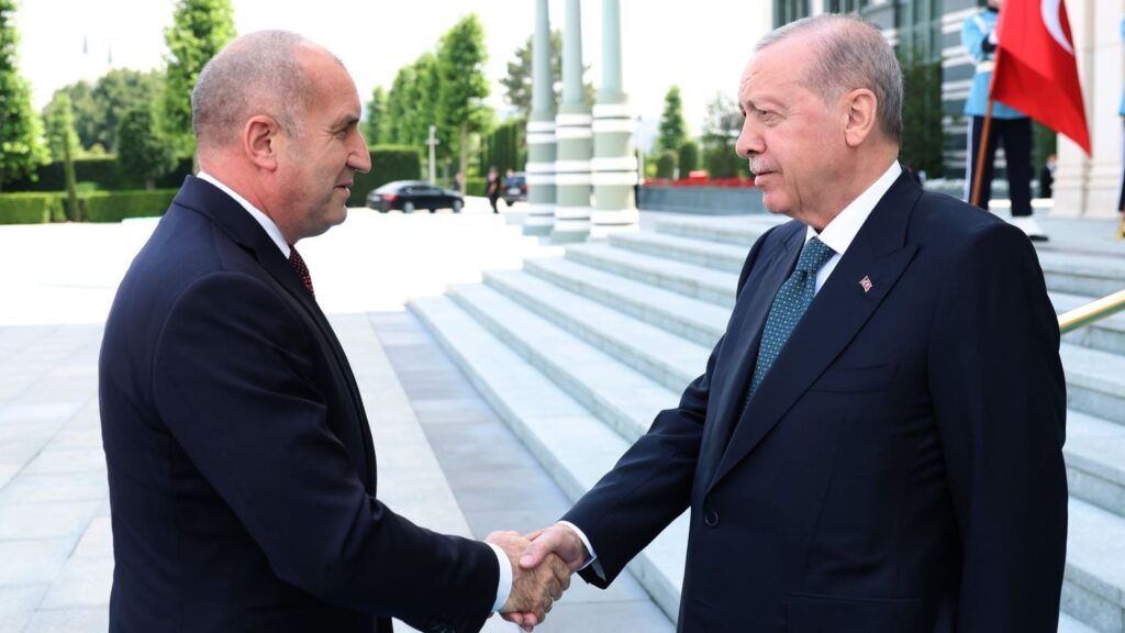 botash rumen radev dogovor gaz