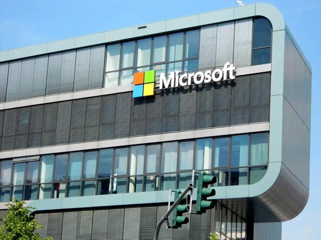 Въглеродният отпечатък на Microsoft е нараснал с 25% 2 building 1011876 1280