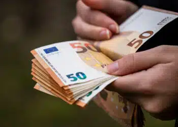 От август здравната вноска за своя сметка става 24,81 евро