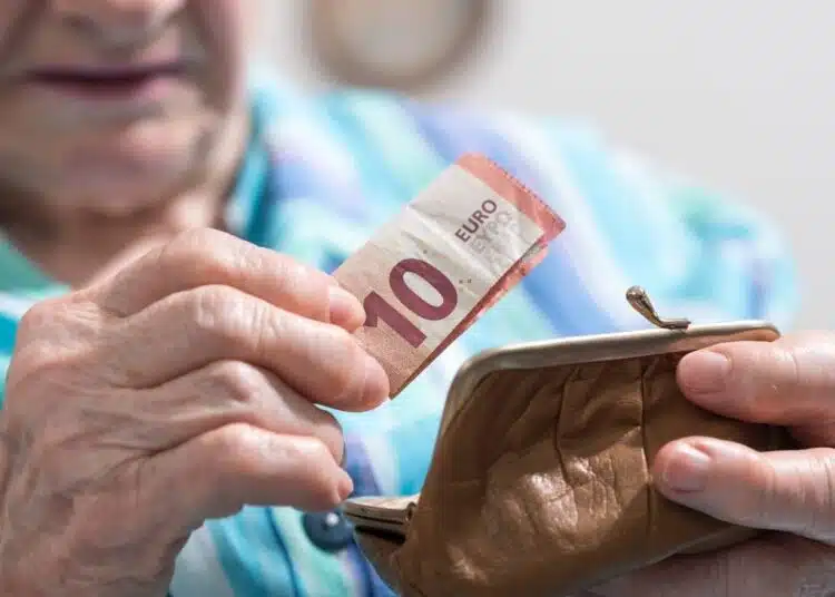 Пенсионната система е пред критична зависимост от държавния бюджет 1 depositphotos 150937938 l