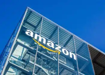 Акциите на Amazon скочиха с 14%, а на Apple паднаха с 9%