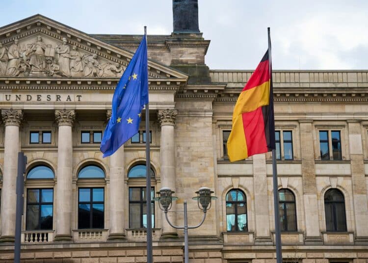 Германия заделя €13,3 млрд. за по-евтина енергия през 2027 г. 1 flags of germany and european union against bundestag building