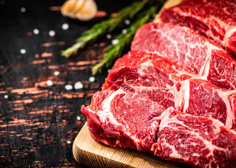 JBS се отказва от целта за нетни нулеви емисии във веригата за доставки 1 fresh raw beef steaks with rosemary on board 2026 03 09 06 37 42 utc scaled 1