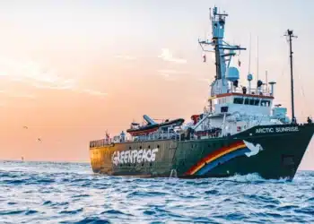 Arctic Sunrise идва по българското крайбрежие с кауза за Черно море