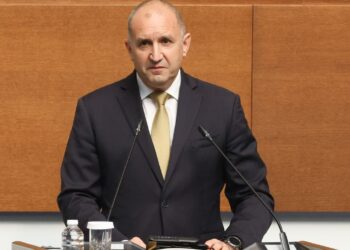 Радев: Ще намалим дефицита без да режем социални разходи и да замразяваме пенсии