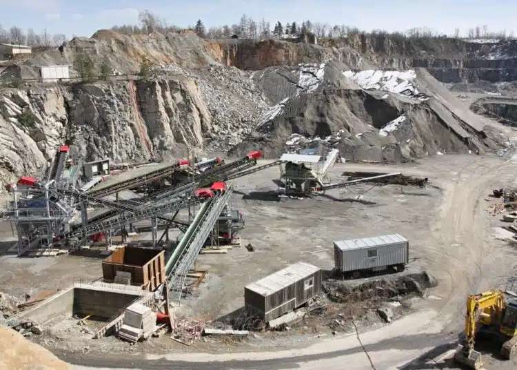 Добивният сектор се срива с една трета за година 1 mining industry dep