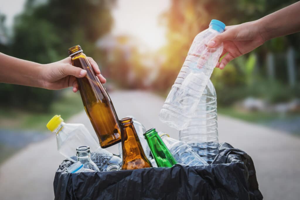 Кръговата икономика се нуждае от данни, за да се мащабира 2 recycling plastic and glass bottles for environmen 2026 03 20 03 50 36 utc scaled 1