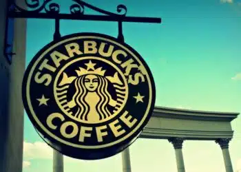 Starbucks „активно преоценява“ целта си за климата до 2030 г.