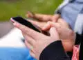 Колко дълго използваме смартфона си и защо решаваме да го сменим?