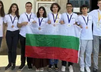 Наши ученици се върнаха с 6 бронзови медала от международна олимпиада 2 Наши ученици се върнаха с 6 бронзови медала от международна олимпиада