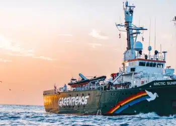 Кораб на Greenpeace пристига във Варна с кауза за Черно море