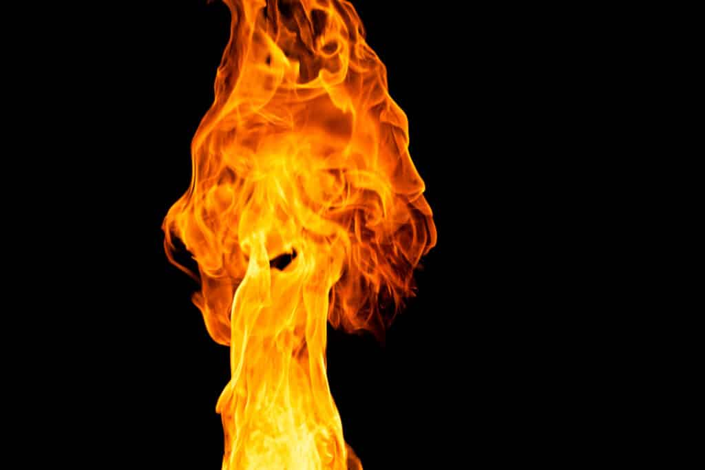 Огнени торнада достигнаха Европа – какво ги прави толкова опасни? 2 close up of yellow and orange flames and copy spac 2026 03 25 06 58 57 utc scaled 1
