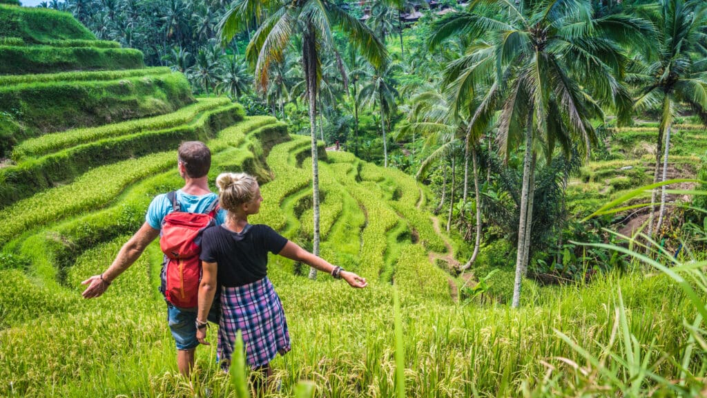 Повече от ваканция: връзката между туризма и устойчивостта 2 couple om tegalalang rice terrace fields and some 2026 03 09 08 58 15 utc scaled 1