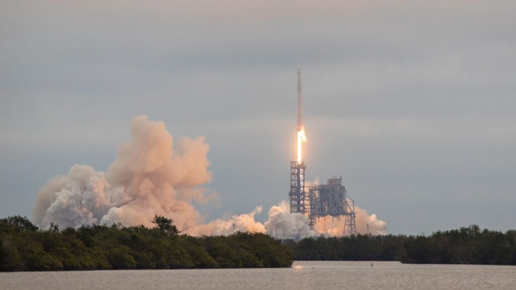 Акциите на SpaceX се сринаха с 10% след публикувания отчет 1 depositphotos 149424086 l