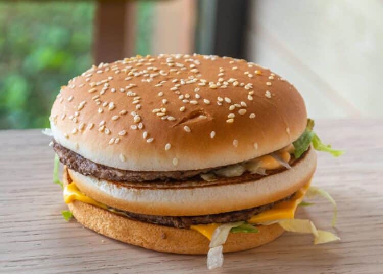 Индексът Big Mac на 40 години: колко истина за световната икономика има в един бургер? 1 depositphotos 696030674 l
