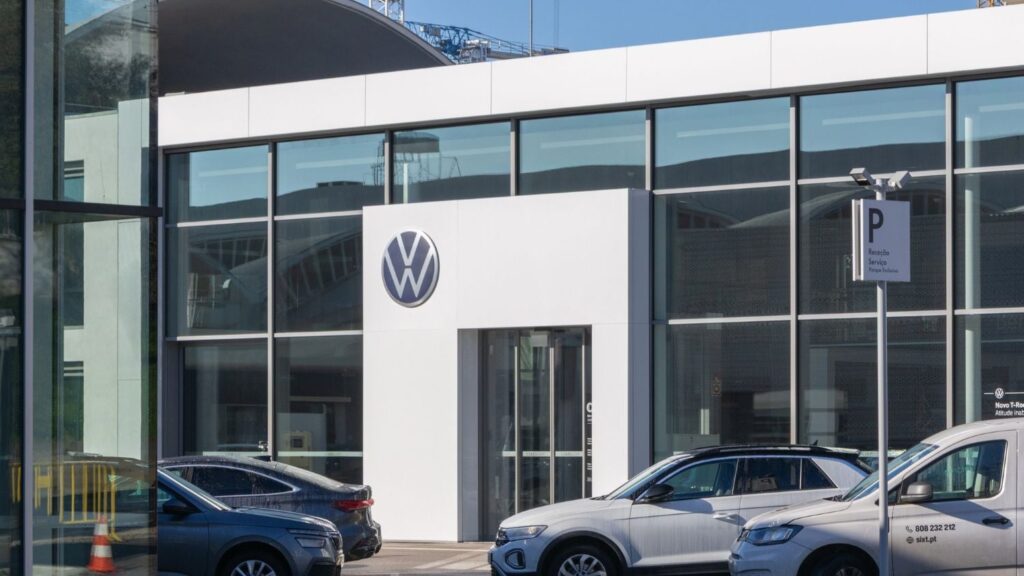 Акционерите във Volkswagen с призив към ръководството: Съкращавайте бързо 1 depositphotos 865041896 l