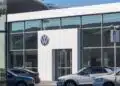 Акционерите във Volkswagen с призив към ръководството: Съкращавайте бързо