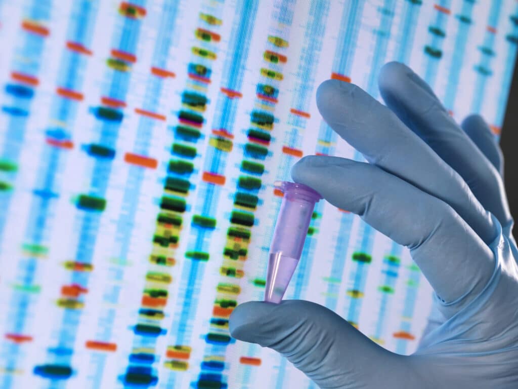 10% от повърхността на Земята е изследвана с проби от еДНК 2 medical analysis small tube in gloved hand 2026 03 09 05 22 30 utc scaled 1