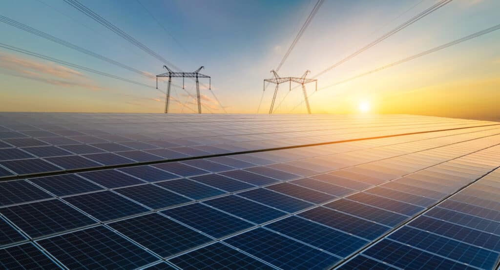 Слънчевата енергия оглави енергийния микс на Португалия през юли 2 solar panels and power lines at sunset 2026 03 16 02 06 18 utc scaled 1